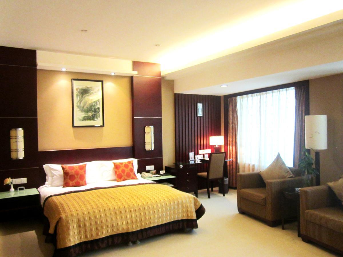 Howard Johnson Wyndham Leonora Plzaz Shanghai Bagian luar foto
