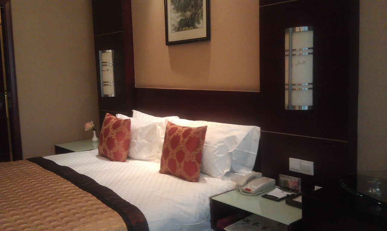 Howard Johnson Wyndham Leonora Plzaz Shanghai Bagian luar foto